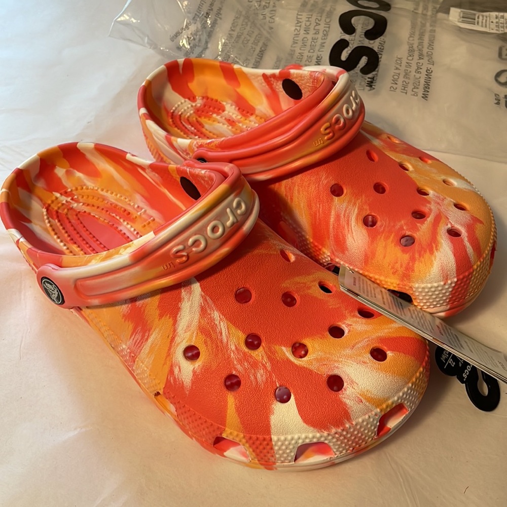 Crocs classic clog orange marble